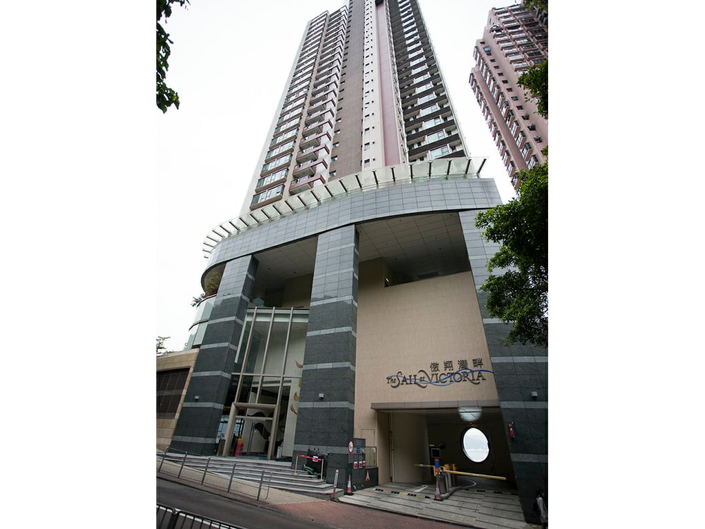 https://img.propertyraptor.com/cdn-cgi/imagedelivery/KD5bF_AFL0JDTbKLWF7z9g/ap8/ap8_001/hornet/prp/img/edde5d636ae5439d452fa01412bf4e6d.jpg/public