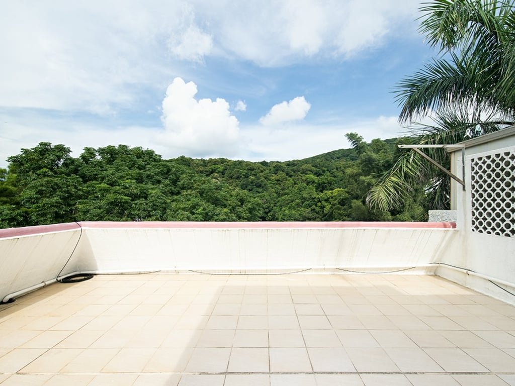 https://img.propertyraptor.com/cdn-cgi/imagedelivery/KD5bF_AFL0JDTbKLWF7z9g/ap8/ap8_001/hornet/prp/img/ee030052c44a8ecd1e620c41951321b0.jpg/public