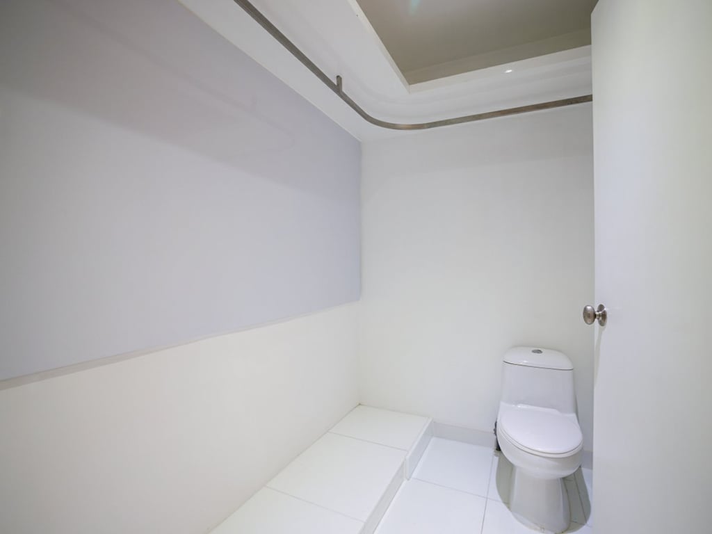 https://img.propertyraptor.com/cdn-cgi/imagedelivery/KD5bF_AFL0JDTbKLWF7z9g/ap8/ap8_001/hornet/prp/img/ee150a0badcbb6737fc3afcc396a9c0d.jpg/public