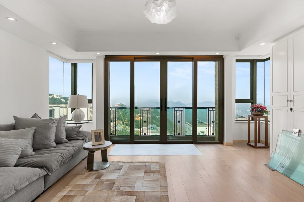 https://img.propertyraptor.com/cdn-cgi/imagedelivery/KD5bF_AFL0JDTbKLWF7z9g/ap8/ap8_001/hornet/prp/img/ee18200265d673c2cda291528dc9f408-wtm.jpg/public