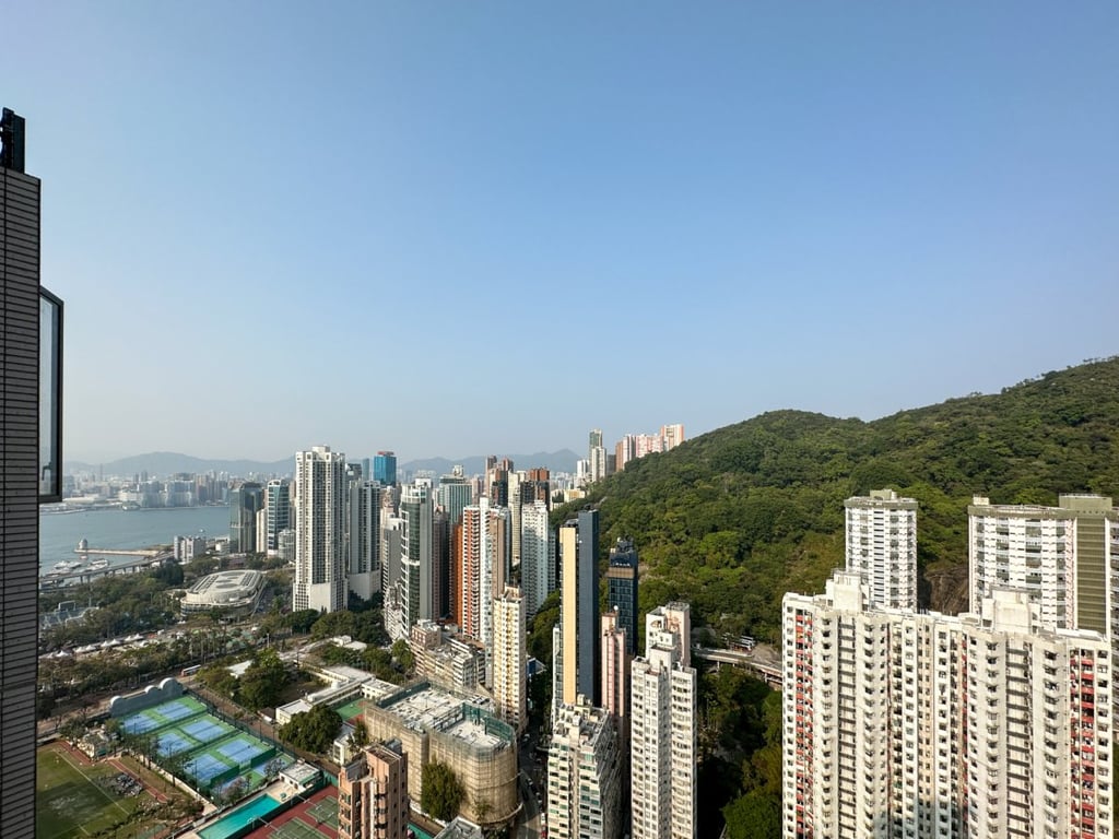 https://img.propertyraptor.com/cdn-cgi/imagedelivery/KD5bF_AFL0JDTbKLWF7z9g/ap8/ap8_001/hornet/prp/img/ee333214df41c4150cb1b7c24d2f4587.jpg/public