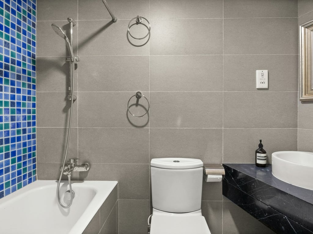 https://img.propertyraptor.com/cdn-cgi/imagedelivery/KD5bF_AFL0JDTbKLWF7z9g/ap8/ap8_001/hornet/prp/img/ee36fcb0a836ca5a9ee056417a37cd6a.jpg/public