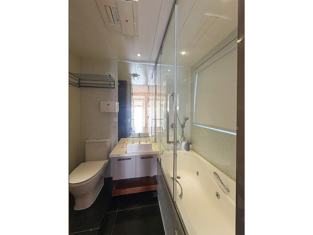 https://img.propertyraptor.com/cdn-cgi/imagedelivery/KD5bF_AFL0JDTbKLWF7z9g/ap8/ap8_001/hornet/prp/img/ee3da1ee0017ca6e423442a22a58ca55-wtm.jpg/public