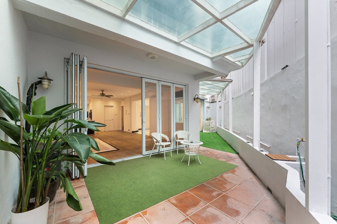 https://img.propertyraptor.com/cdn-cgi/imagedelivery/KD5bF_AFL0JDTbKLWF7z9g/ap8/ap8_001/hornet/prp/img/ee5cd6690ab968aa5efe03c2f5f62c1e-wtm.jpg/public