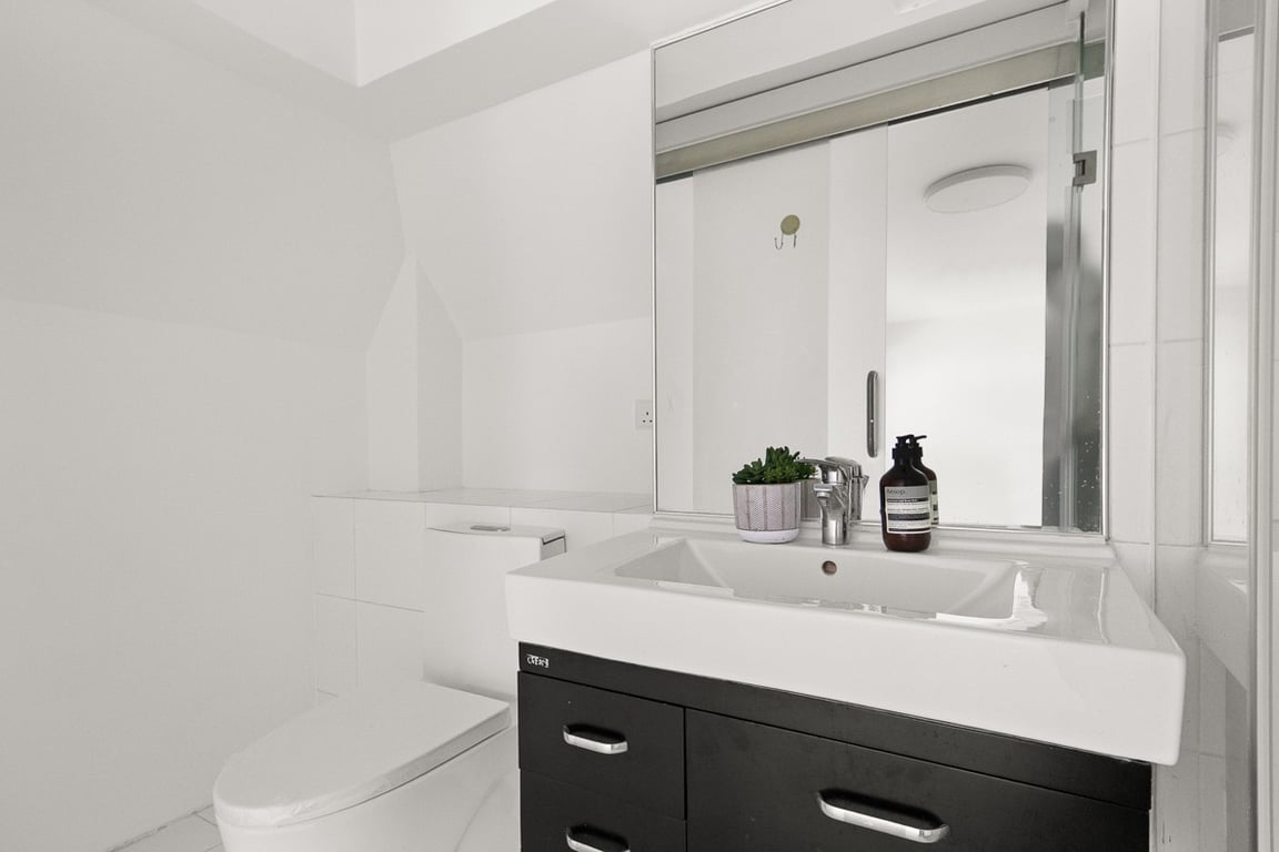https://img.propertyraptor.com/cdn-cgi/imagedelivery/KD5bF_AFL0JDTbKLWF7z9g/ap8/ap8_001/hornet/prp/img/ee97cb081bb3e31497c1cb17f6ba96dd-wtm.jpg/public
