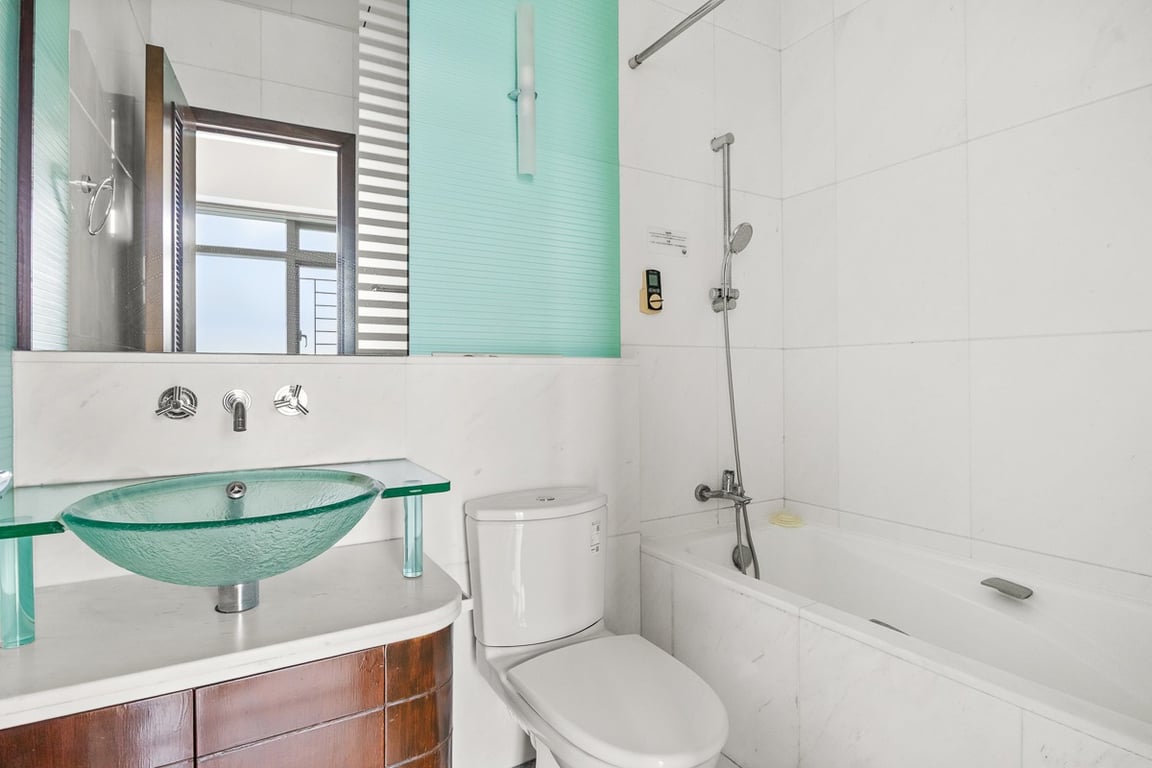 https://img.propertyraptor.com/cdn-cgi/imagedelivery/KD5bF_AFL0JDTbKLWF7z9g/ap8/ap8_001/hornet/prp/img/eea2fa633d54aaa89929c40e601d00e2-wtm.jpg/public