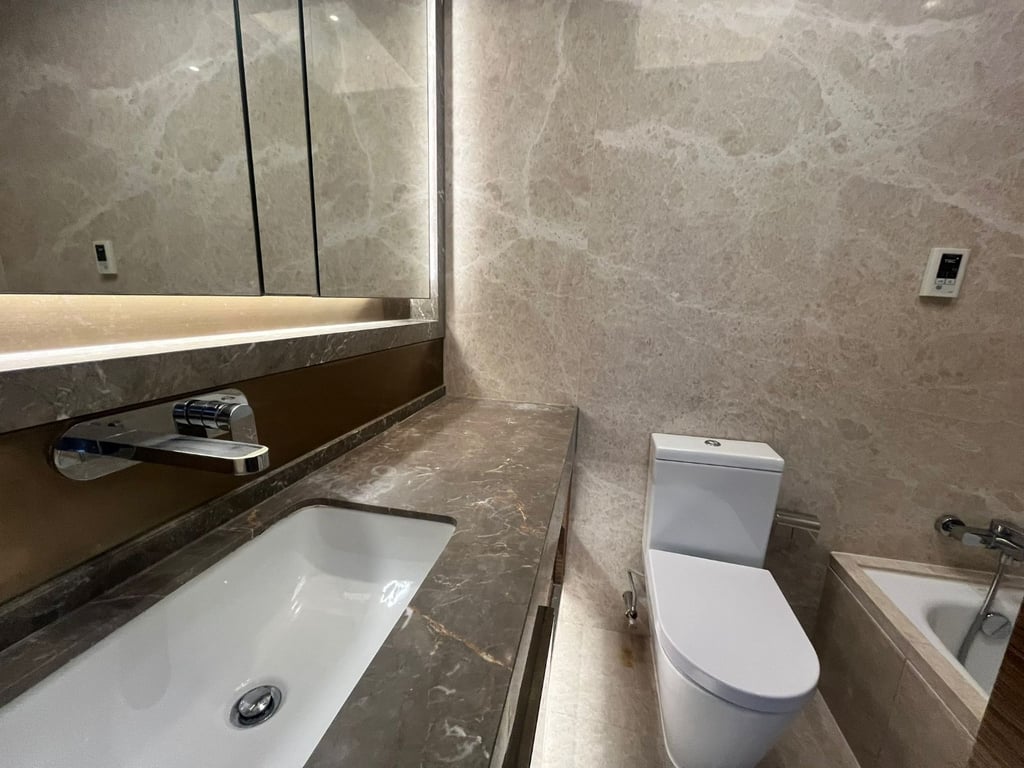 https://img.propertyraptor.com/cdn-cgi/imagedelivery/KD5bF_AFL0JDTbKLWF7z9g/ap8/ap8_001/hornet/prp/img/eecd44a4e17a6d4ee9cf879b15d92e42-wtm.jpg/public