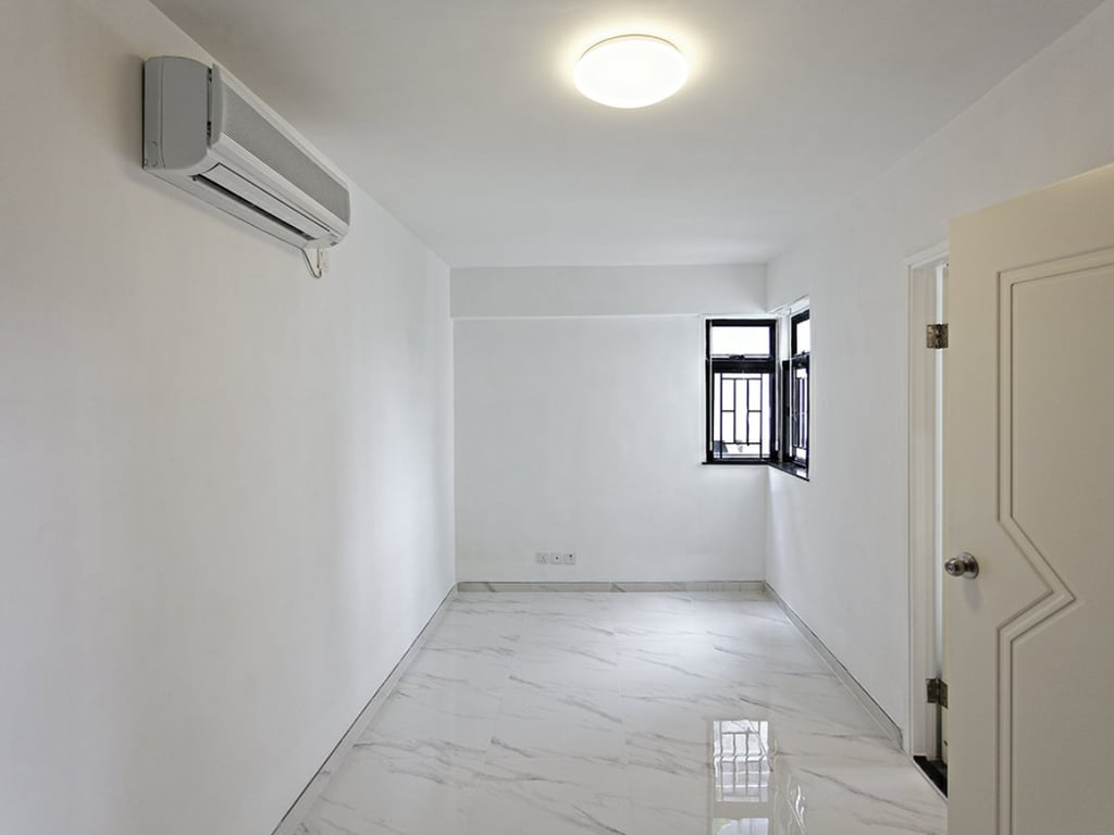 https://img.propertyraptor.com/cdn-cgi/imagedelivery/KD5bF_AFL0JDTbKLWF7z9g/ap8/ap8_001/hornet/prp/img/eefc8c4ad89cc20a61ecf14f29f70e1b.jpg/public