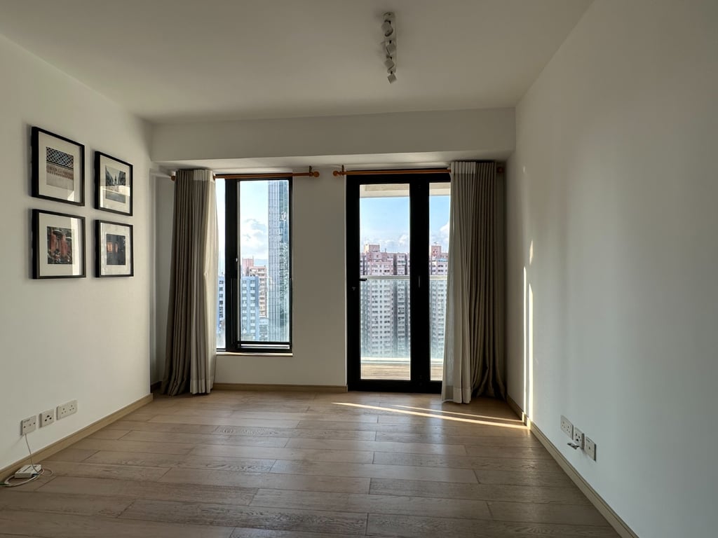https://img.propertyraptor.com/cdn-cgi/imagedelivery/KD5bF_AFL0JDTbKLWF7z9g/ap8/ap8_001/hornet/prp/img/eefdfd4c07a35e2d9b45c4ccbfa451ee-wtm.jpg/public