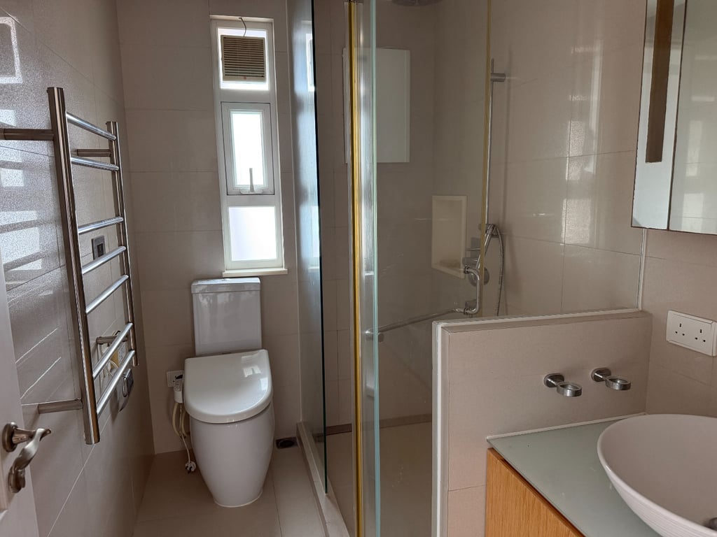 https://img.propertyraptor.com/cdn-cgi/imagedelivery/KD5bF_AFL0JDTbKLWF7z9g/ap8/ap8_001/hornet/prp/img/ef2d2643c037895d633bcc191c13681c-wtm.jpg/public