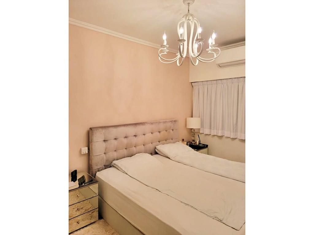 https://img.propertyraptor.com/cdn-cgi/imagedelivery/KD5bF_AFL0JDTbKLWF7z9g/ap8/ap8_001/hornet/prp/img/ef2e3d96ccbb4b6dd41ee125f3cc6ef5.jpg/public
