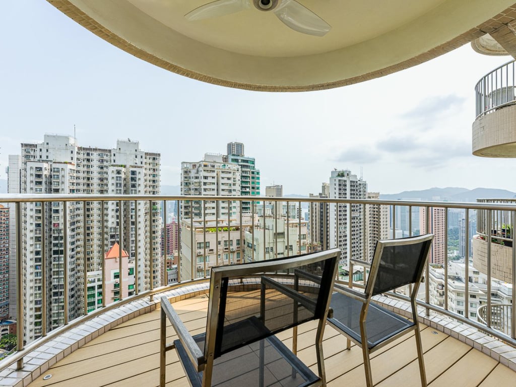https://img.propertyraptor.com/cdn-cgi/imagedelivery/KD5bF_AFL0JDTbKLWF7z9g/ap8/ap8_001/hornet/prp/img/ef654e0812e8fe9611c1e61651362733.jpg/public