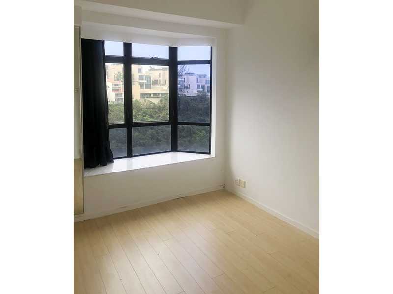 https://img.propertyraptor.com/cdn-cgi/imagedelivery/KD5bF_AFL0JDTbKLWF7z9g/ap8/ap8_001/hornet/prp/img/ef65bc960f8623da6191f3e0baa83957.jpg/public