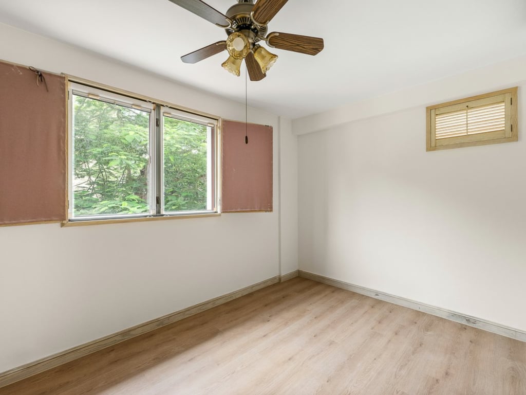 https://img.propertyraptor.com/cdn-cgi/imagedelivery/KD5bF_AFL0JDTbKLWF7z9g/ap8/ap8_001/hornet/prp/img/ef728212c36f7dcfa2e41d5f4cdb29c4.jpg/public