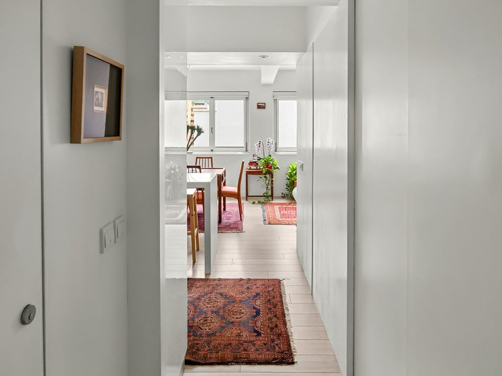 https://img.propertyraptor.com/cdn-cgi/imagedelivery/KD5bF_AFL0JDTbKLWF7z9g/ap8/ap8_001/hornet/prp/img/ef788acb9bc7e5c370f16ed7b248bd4b.jpg/public