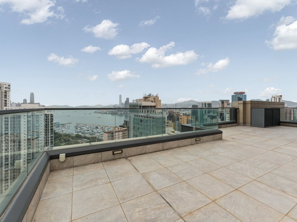 https://img.propertyraptor.com/cdn-cgi/imagedelivery/KD5bF_AFL0JDTbKLWF7z9g/ap8/ap8_001/hornet/prp/img/ef9c0988e881eadd1323faf4c5cbc505.jpg/public