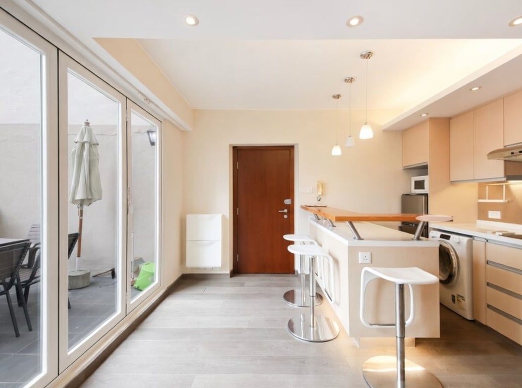 https://img.propertyraptor.com/cdn-cgi/imagedelivery/KD5bF_AFL0JDTbKLWF7z9g/ap8/ap8_001/hornet/prp/img/efa9c99c42e2ae9317963b3a3642ab92-wtm.jpg/public