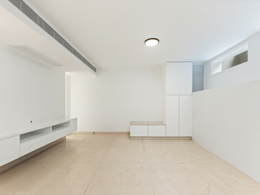 https://img.propertyraptor.com/cdn-cgi/imagedelivery/KD5bF_AFL0JDTbKLWF7z9g/ap8/ap8_001/hornet/prp/img/efb56e436c206c398d788b5f43ffe4a9-wtm.jpg/public