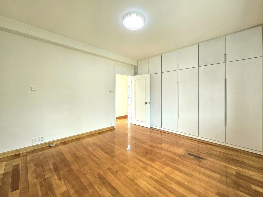 https://img.propertyraptor.com/cdn-cgi/imagedelivery/KD5bF_AFL0JDTbKLWF7z9g/ap8/ap8_001/hornet/prp/img/efb8dafd8fad0f8a79defeeb5d3ee2fa-wtm.jpg/public