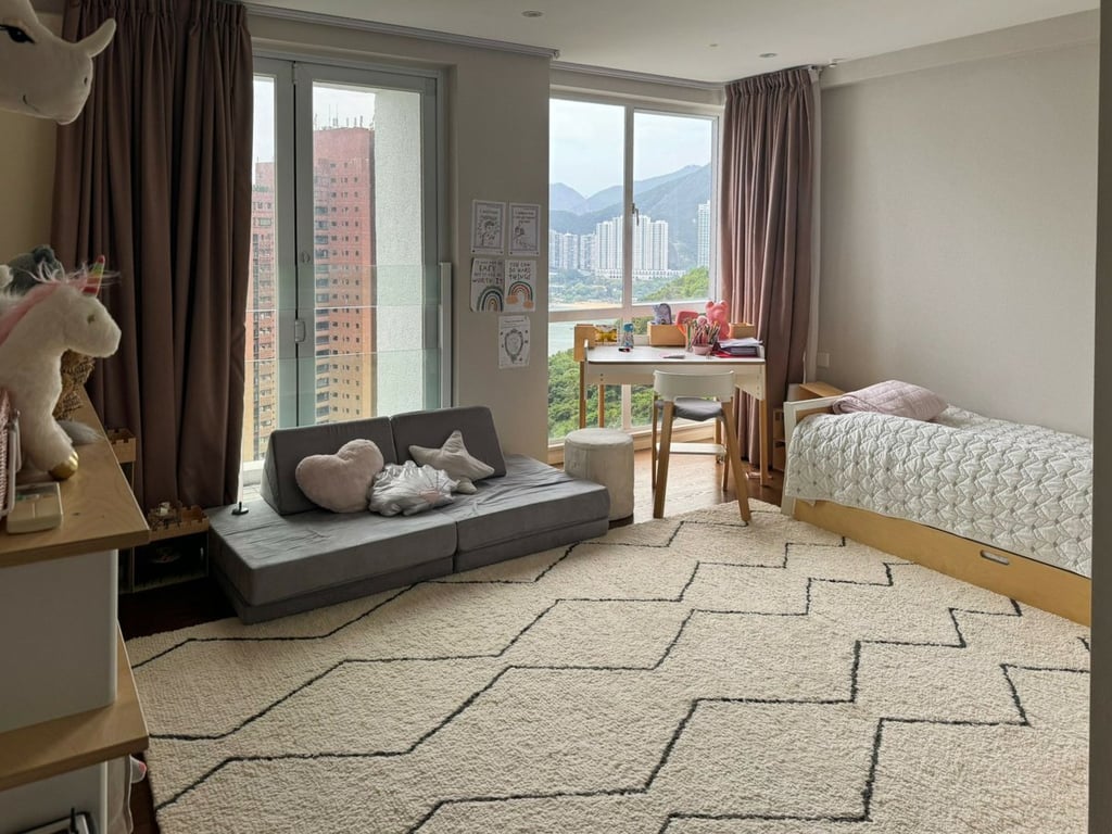https://img.propertyraptor.com/cdn-cgi/imagedelivery/KD5bF_AFL0JDTbKLWF7z9g/ap8/ap8_001/hornet/prp/img/efc5eb05cb3abebdad56e466d1cc9679.jpg/public
