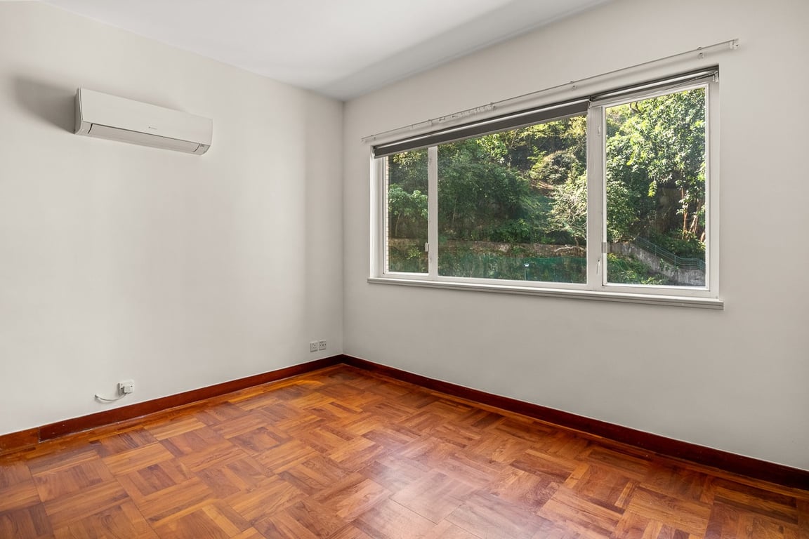 https://img.propertyraptor.com/cdn-cgi/imagedelivery/KD5bF_AFL0JDTbKLWF7z9g/ap8/ap8_001/hornet/prp/img/efc80e3e047a6d696b14c19888fad469-wtm.jpg/public
