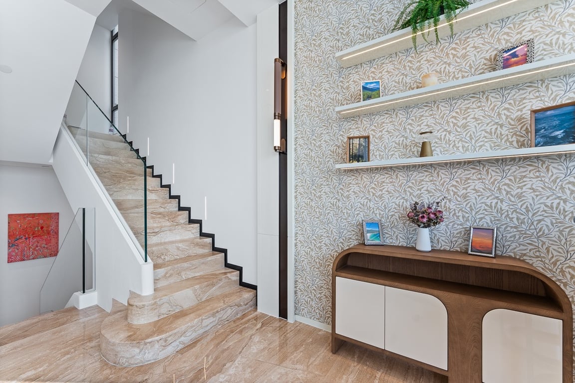 https://img.propertyraptor.com/cdn-cgi/imagedelivery/KD5bF_AFL0JDTbKLWF7z9g/ap8/ap8_001/hornet/prp/img/efe4d9757d36985245331020bf35fc50-wtm.jpg/public