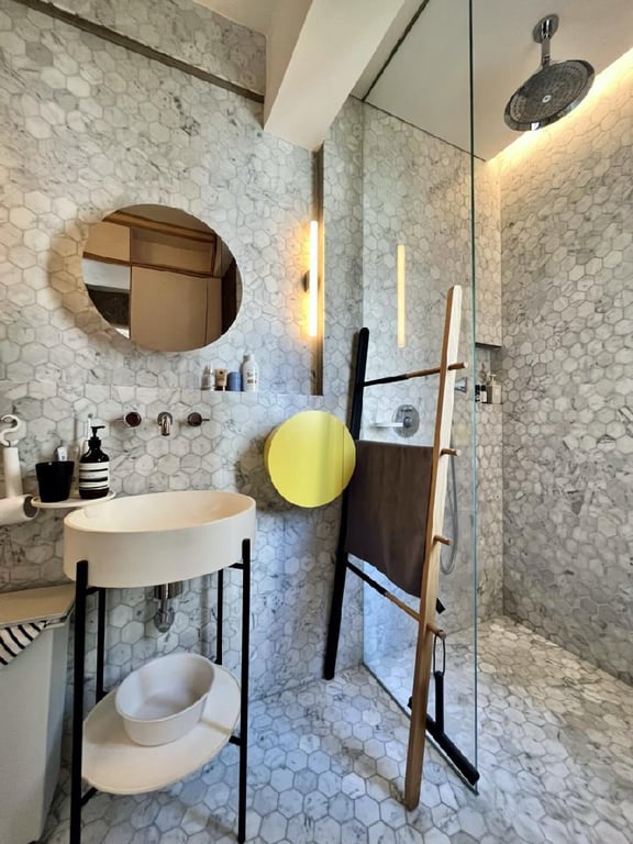 https://img.propertyraptor.com/cdn-cgi/imagedelivery/KD5bF_AFL0JDTbKLWF7z9g/ap8/ap8_001/hornet/prp/img/eff299d313d91a822bcea4916a953e8c.jpg/public