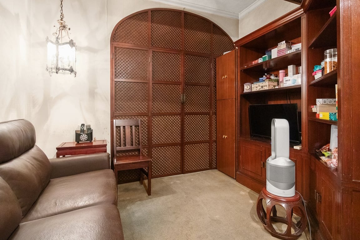 https://img.propertyraptor.com/cdn-cgi/imagedelivery/KD5bF_AFL0JDTbKLWF7z9g/ap8/ap8_001/hornet/prp/img/f00f418bd47ea357224afccceecc9452-wtm.jpg/public