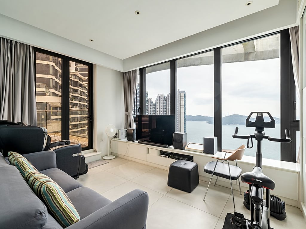 https://img.propertyraptor.com/cdn-cgi/imagedelivery/KD5bF_AFL0JDTbKLWF7z9g/ap8/ap8_001/hornet/prp/img/f02bf7100094ed22b428e4aaf520b3da.jpg/public