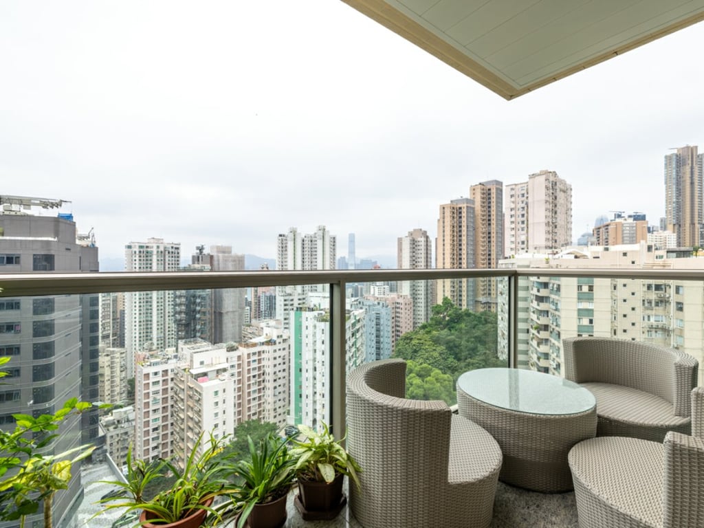 https://img.propertyraptor.com/cdn-cgi/imagedelivery/KD5bF_AFL0JDTbKLWF7z9g/ap8/ap8_001/hornet/prp/img/f0542334288e2b1b27e4b94f5ddaf58a.jpg/public