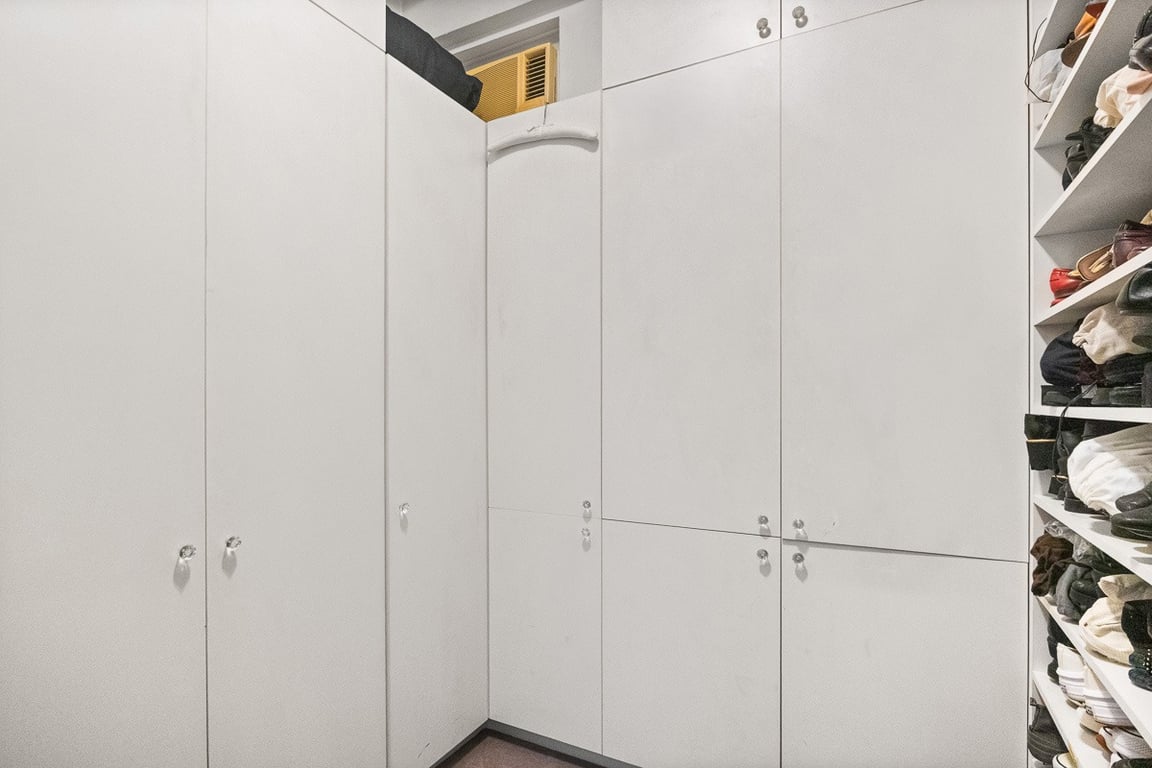 https://img.propertyraptor.com/cdn-cgi/imagedelivery/KD5bF_AFL0JDTbKLWF7z9g/ap8/ap8_001/hornet/prp/img/f07a7ac9953459b35a93c12da99c9644-wtm.jpg/public