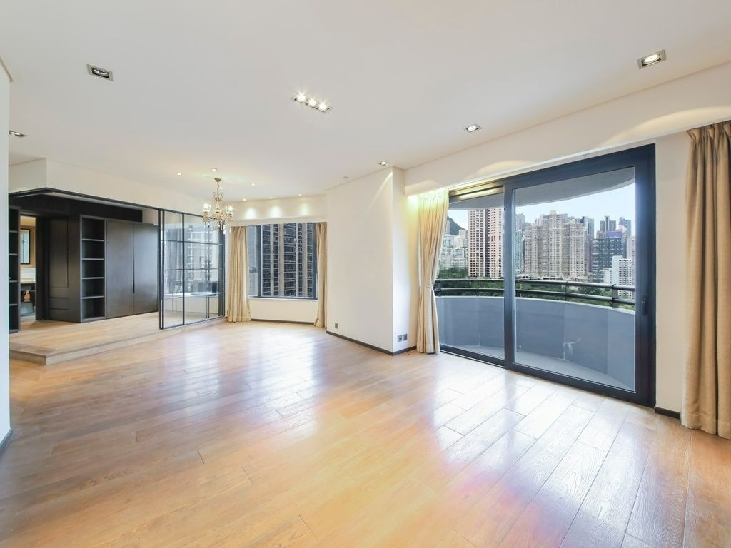https://img.propertyraptor.com/cdn-cgi/imagedelivery/KD5bF_AFL0JDTbKLWF7z9g/ap8/ap8_001/hornet/prp/img/f0ab455c5cd66bbed2401dac9352367a-wtm.jpg/public