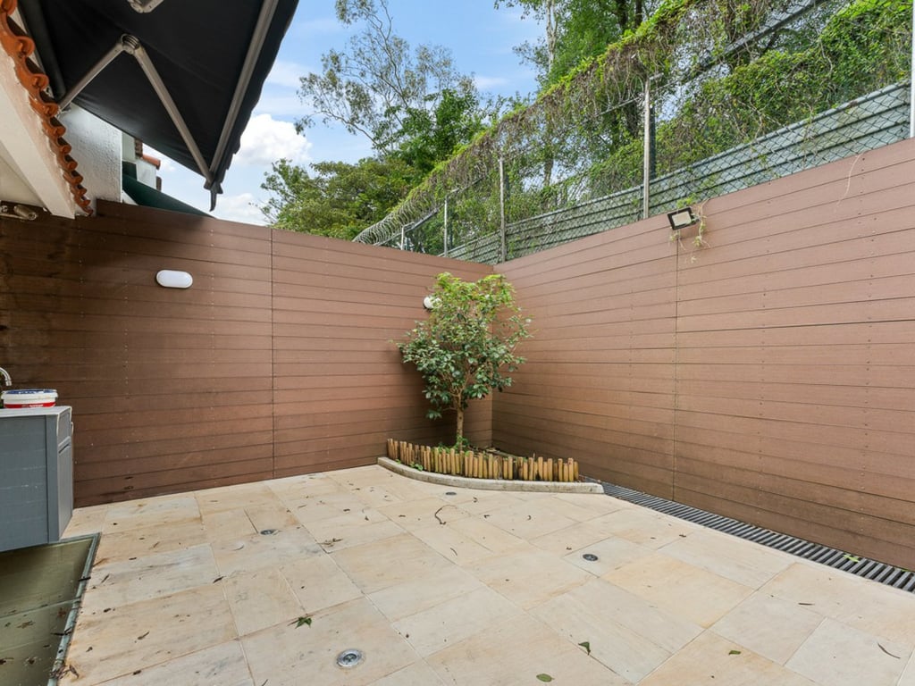 https://img.propertyraptor.com/cdn-cgi/imagedelivery/KD5bF_AFL0JDTbKLWF7z9g/ap8/ap8_001/hornet/prp/img/f0d041c6517cba2572b1a4b4945622c7-wtm.jpg/public