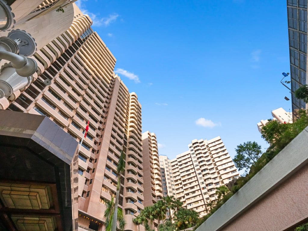 https://img.propertyraptor.com/cdn-cgi/imagedelivery/KD5bF_AFL0JDTbKLWF7z9g/ap8/ap8_001/hornet/prp/img/f0e03d68642d00c1b9a8993d293db91d-wtm.jpg/public