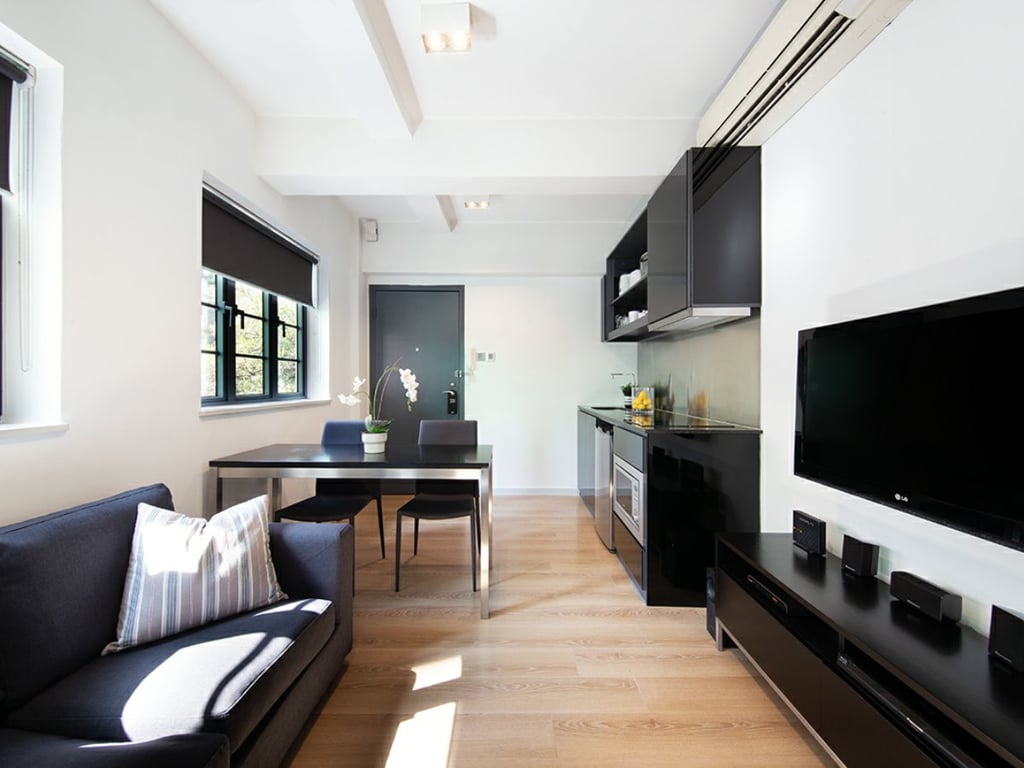 https://img.propertyraptor.com/cdn-cgi/imagedelivery/KD5bF_AFL0JDTbKLWF7z9g/ap8/ap8_001/hornet/prp/img/f0e9063ad333cc5f62353f847ffebf04.jpg/public
