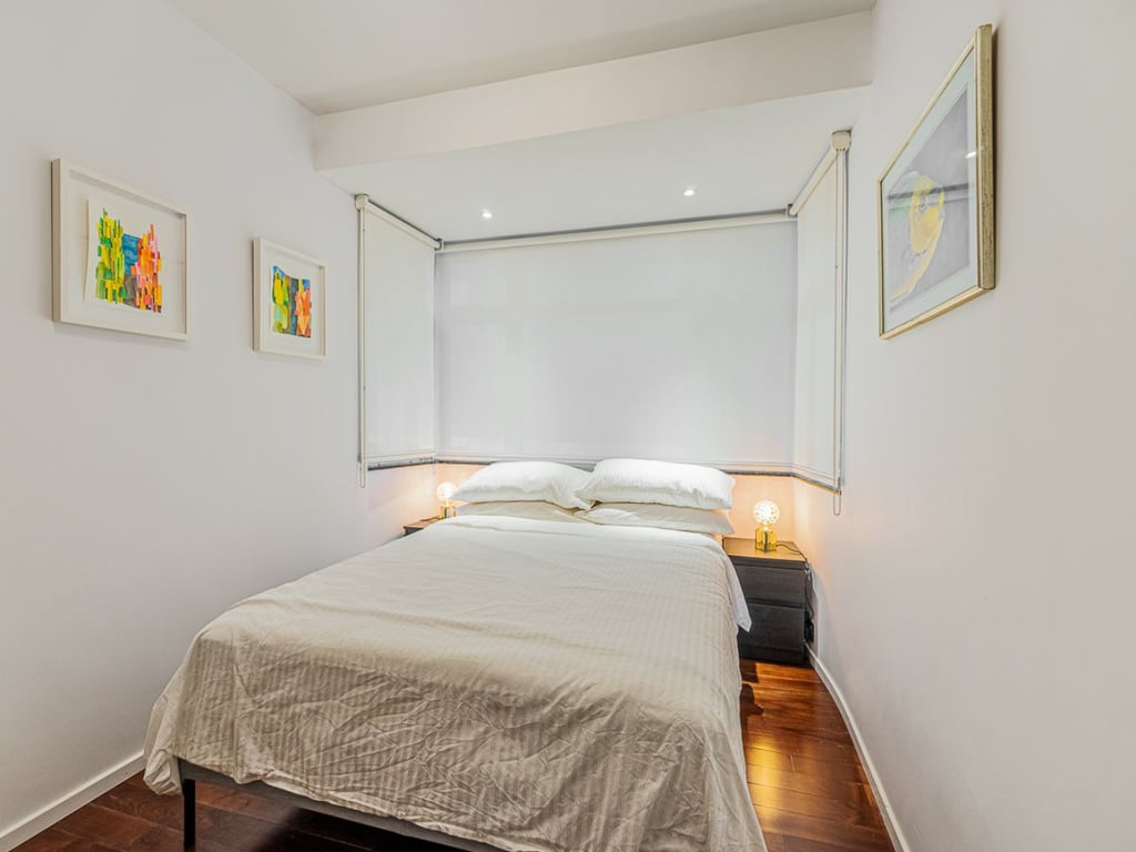 https://img.propertyraptor.com/cdn-cgi/imagedelivery/KD5bF_AFL0JDTbKLWF7z9g/ap8/ap8_001/hornet/prp/img/f0eb1591f15a50069afac830e984c0af.jpg/public