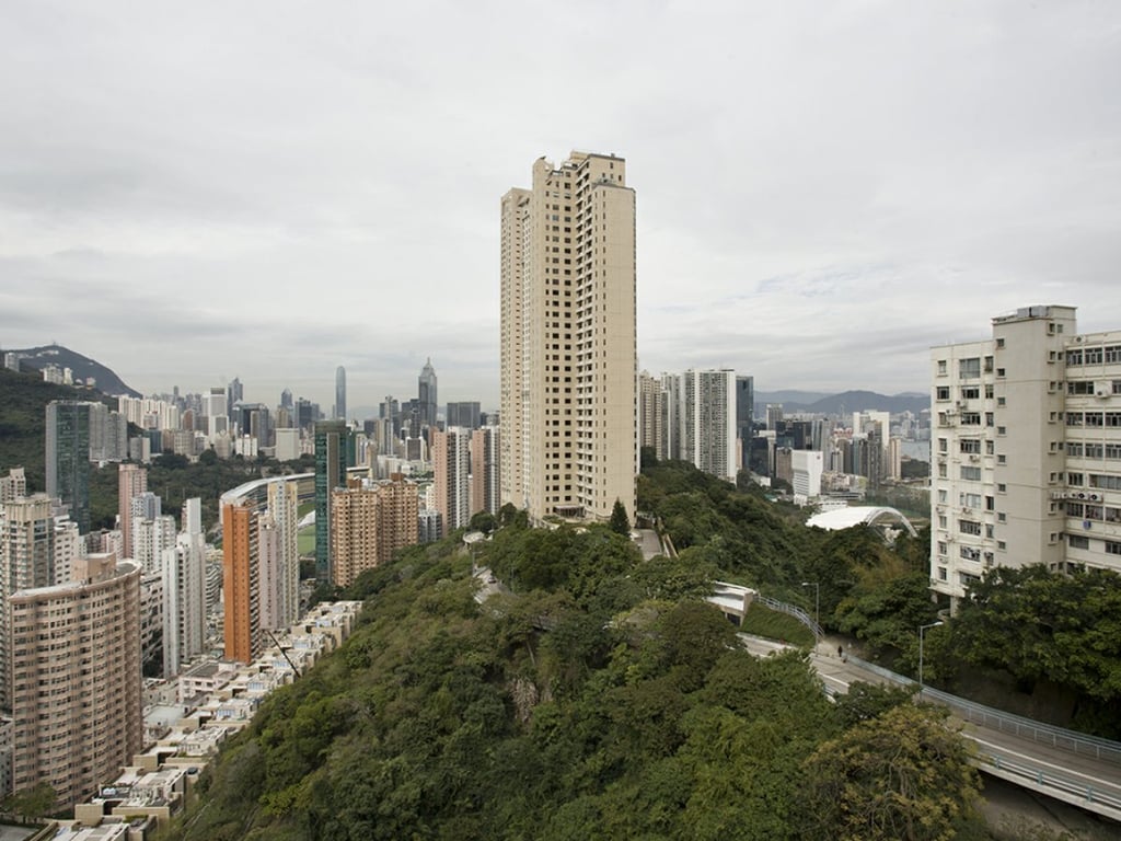 https://img.propertyraptor.com/cdn-cgi/imagedelivery/KD5bF_AFL0JDTbKLWF7z9g/ap8/ap8_001/hornet/prp/img/f10544631c720e5edc757b5775389e25.jpg/public