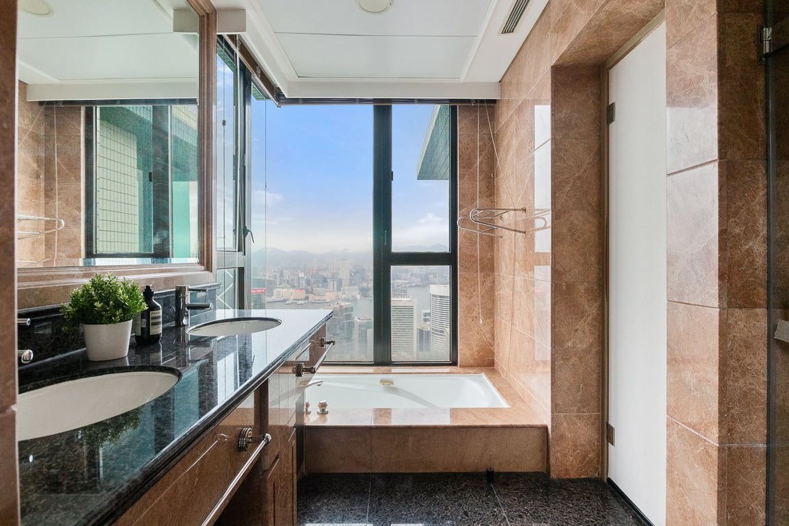 https://img.propertyraptor.com/cdn-cgi/imagedelivery/KD5bF_AFL0JDTbKLWF7z9g/ap8/ap8_001/hornet/prp/img/f12f52085338382becee123021cc361f-wtm.jpg/public