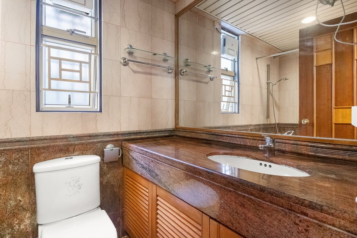 https://img.propertyraptor.com/cdn-cgi/imagedelivery/KD5bF_AFL0JDTbKLWF7z9g/ap8/ap8_001/hornet/prp/img/f183e03ea7b216b6d3a2b75f64dac63a-wtm.jpg/public