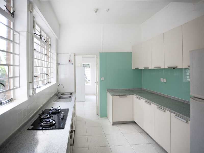 https://img.propertyraptor.com/cdn-cgi/imagedelivery/KD5bF_AFL0JDTbKLWF7z9g/ap8/ap8_001/hornet/prp/img/f18bd4c7f91a4d7590fbac06ae4a14ba.jpg/public