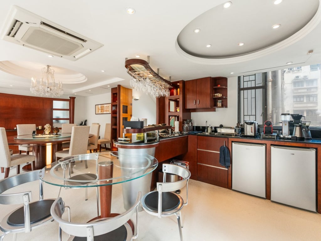 https://img.propertyraptor.com/cdn-cgi/imagedelivery/KD5bF_AFL0JDTbKLWF7z9g/ap8/ap8_001/hornet/prp/img/f192719be686f0c0166f28ee994468ed-wtm.jpg/public