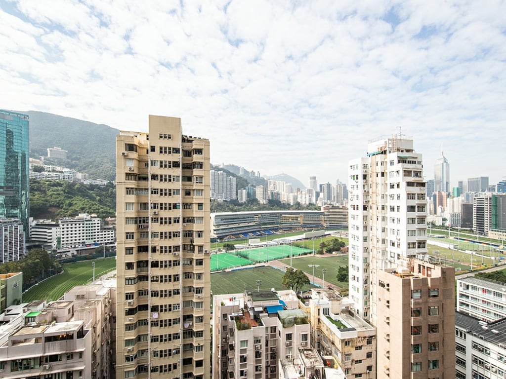 https://img.propertyraptor.com/cdn-cgi/imagedelivery/KD5bF_AFL0JDTbKLWF7z9g/ap8/ap8_001/hornet/prp/img/f19419deea36a9beca2dfdbf2190e349.jpg/public