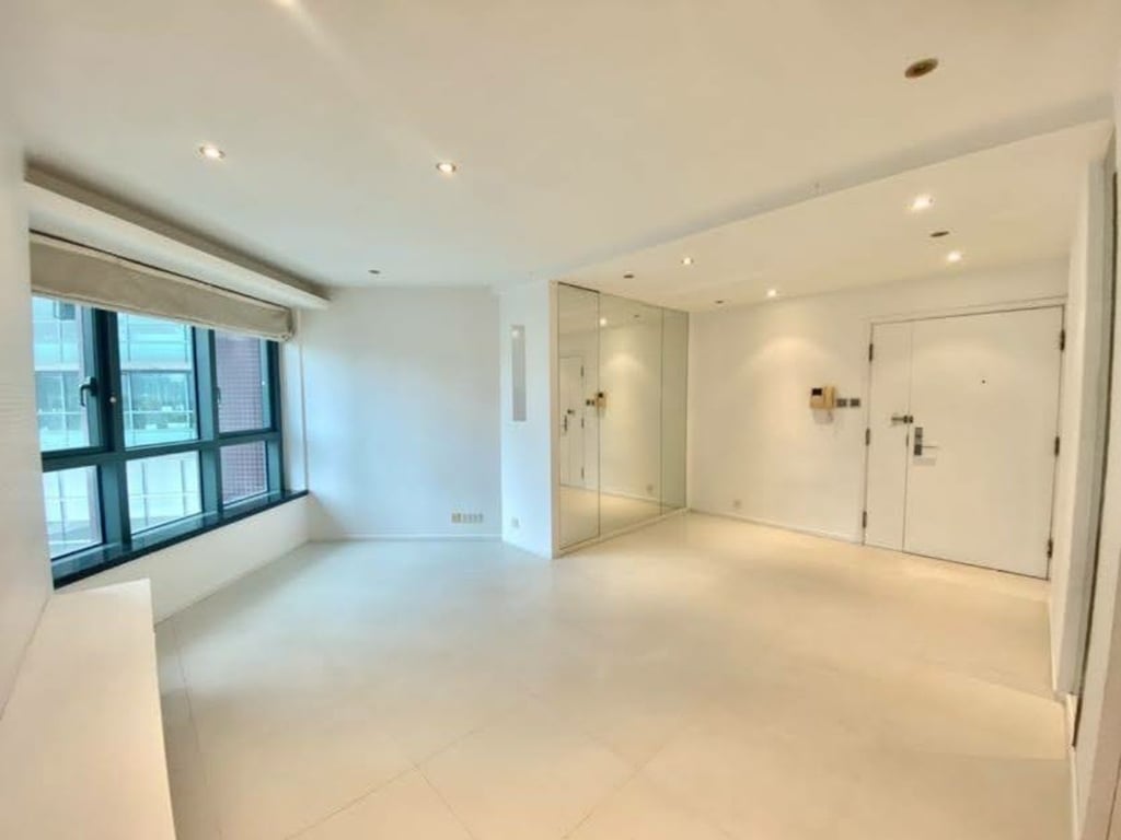 https://img.propertyraptor.com/cdn-cgi/imagedelivery/KD5bF_AFL0JDTbKLWF7z9g/ap8/ap8_001/hornet/prp/img/f1b2eb3e95c1a2d1bcb2303971ffd789.jpg/public