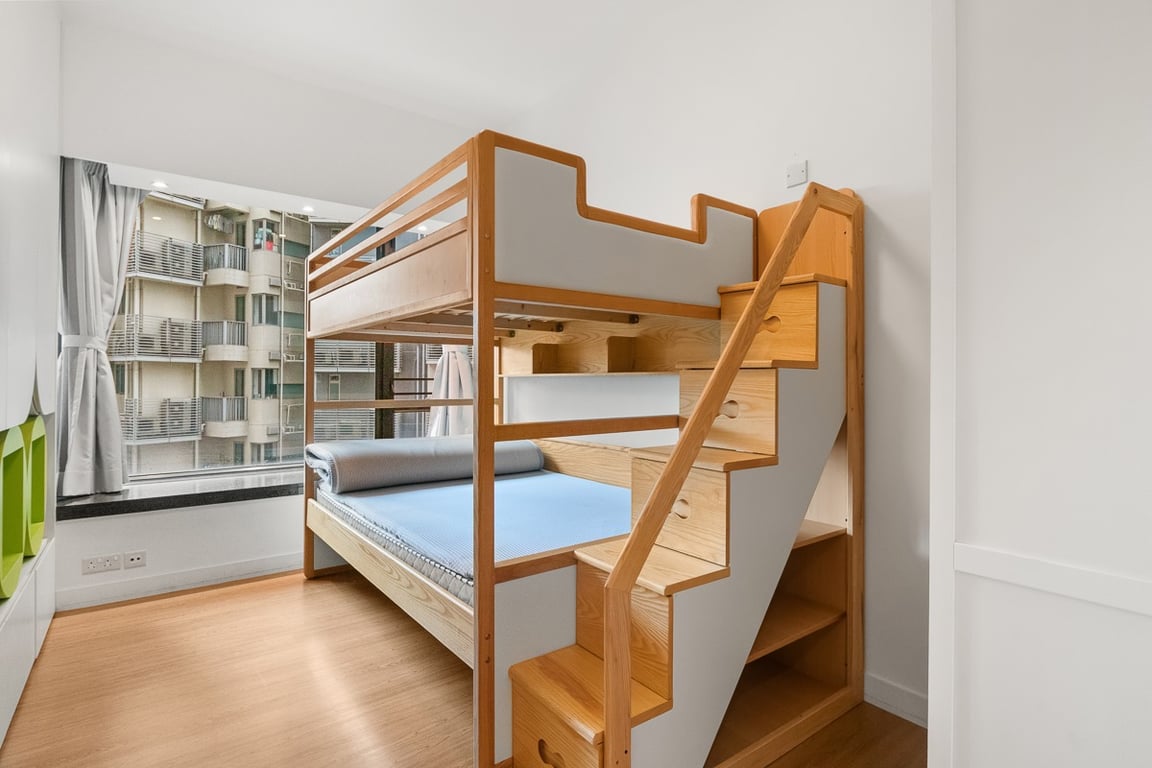 https://img.propertyraptor.com/cdn-cgi/imagedelivery/KD5bF_AFL0JDTbKLWF7z9g/ap8/ap8_001/hornet/prp/img/f1d02aef0cf4758aa9ebd48ebb131334-wtm.jpg/public