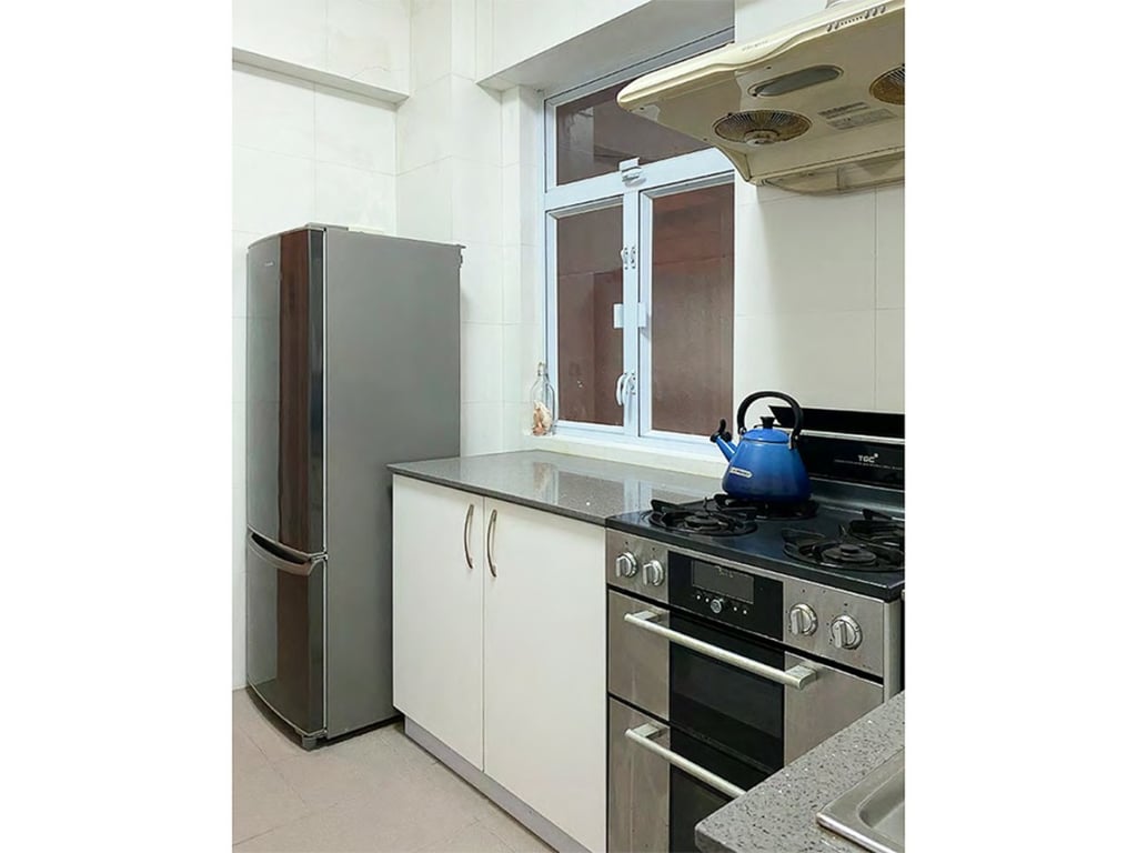 https://img.propertyraptor.com/cdn-cgi/imagedelivery/KD5bF_AFL0JDTbKLWF7z9g/ap8/ap8_001/hornet/prp/img/f1d08807a466ba46ccab646daeb40550.jpg/public