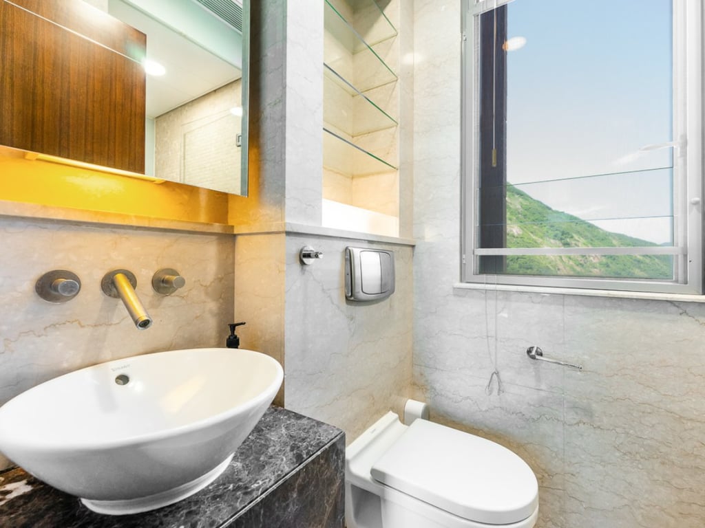 https://img.propertyraptor.com/cdn-cgi/imagedelivery/KD5bF_AFL0JDTbKLWF7z9g/ap8/ap8_001/hornet/prp/img/f1e915e5cdaa6563305c2f7388eb73e3.jpg/public