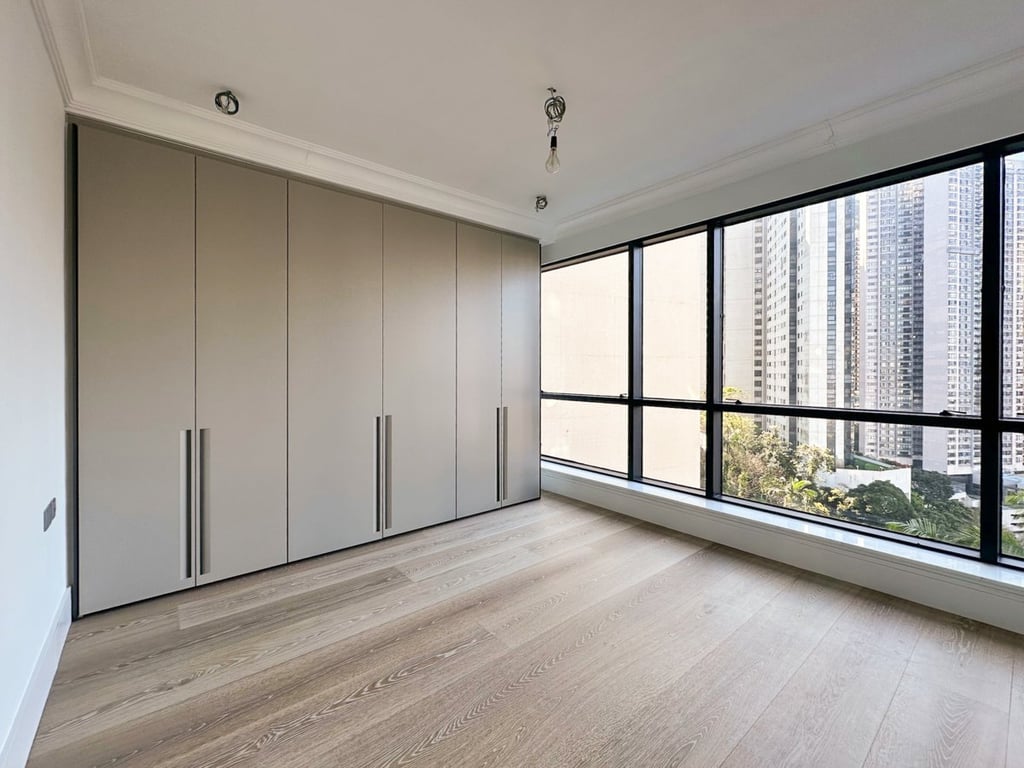 https://img.propertyraptor.com/cdn-cgi/imagedelivery/KD5bF_AFL0JDTbKLWF7z9g/ap8/ap8_001/hornet/prp/img/f1f39f517a6baf1c57068e6cdd7a9501.jpg/public