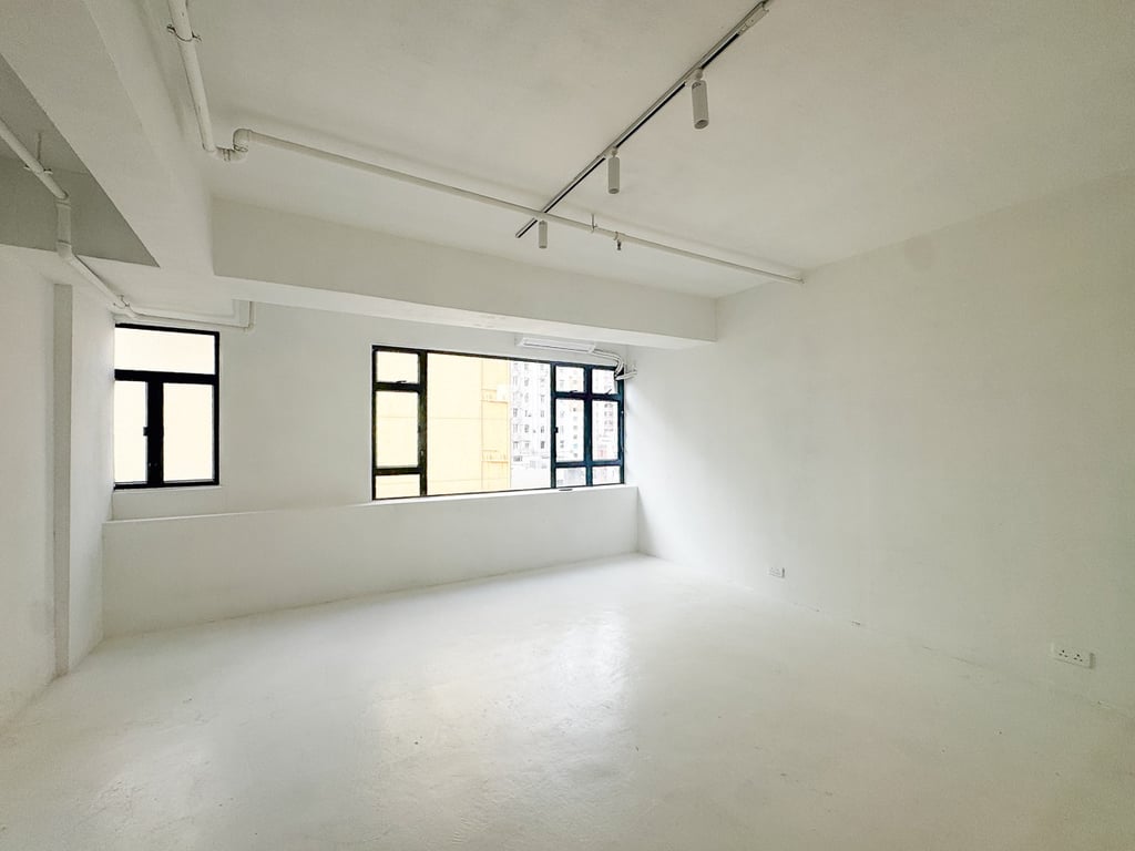 https://img.propertyraptor.com/cdn-cgi/imagedelivery/KD5bF_AFL0JDTbKLWF7z9g/ap8/ap8_001/hornet/prp/img/f23b4ba2924e08b204b96c81689f93dd-wtm.jpg/public