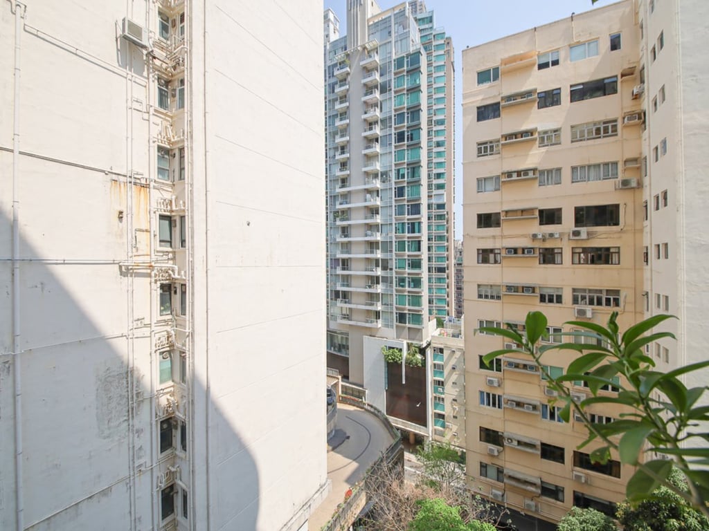 https://img.propertyraptor.com/cdn-cgi/imagedelivery/KD5bF_AFL0JDTbKLWF7z9g/ap8/ap8_001/hornet/prp/img/f23f339a6e03f3ba5622ff74ba672f30-wtm.jpg/public