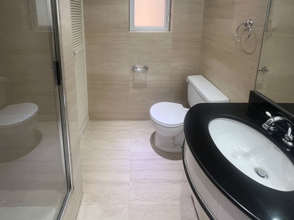 https://img.propertyraptor.com/cdn-cgi/imagedelivery/KD5bF_AFL0JDTbKLWF7z9g/ap8/ap8_001/hornet/prp/img/f24544c09780b85c86852e2f44e99fc2.jpg/public
